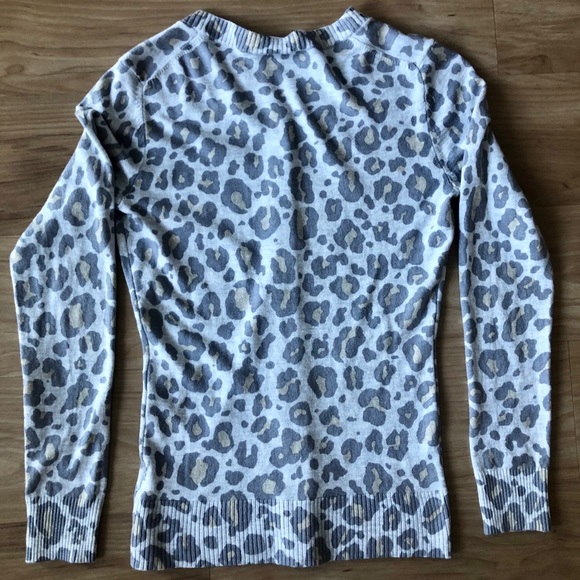Gap button up leopard print cardigan, size XS - Picture 6 of 6
